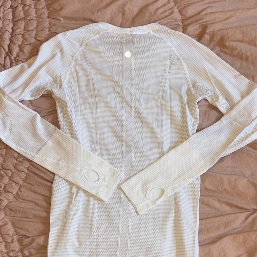 lululemon athletica White Long-Sleeve Slim Performance Tee - Picture 7 of 10